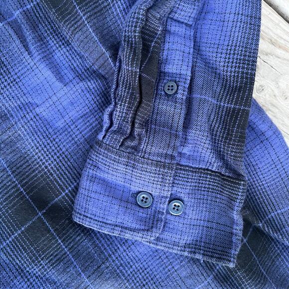 The North Face men’s XL PLAID, LONG SLEEVE, BUTTON DOWN SHIRT - Picture 4 of 7